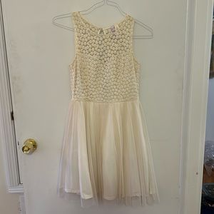 Cream dress. Toile style bottom with Lacey top. Size small in good condition.
